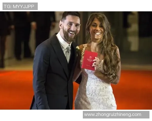 与足球明星亲密合照的女生性格解析及背后故事揭秘 与足球明星亲密合照的女生性格解析及背后故事揭秘